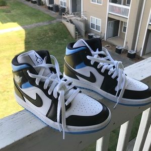 Air Jordan 1 Mid - University Blue